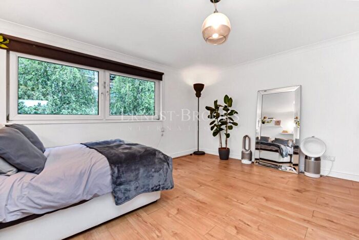 Studio To Rent In Rathbone House, Rathbone Street, Canning Town, E16