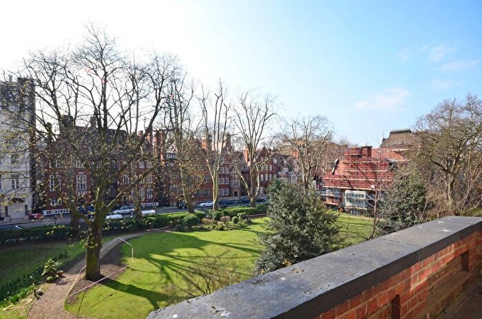 2 Bedroom Flat For Sale In Courtfield Road, South Kensington, London, SW7