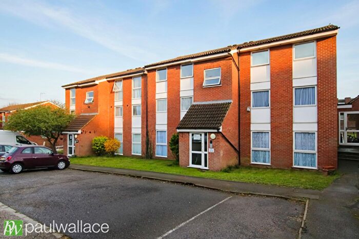 2 Bedroom Flat For Sale In Berners Way, Broxbourne, EN10