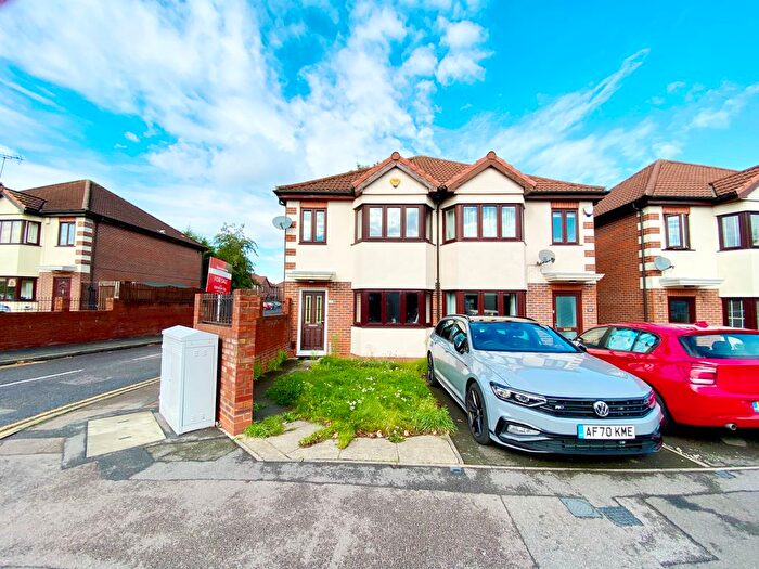 3 Bedroom Property To Rent In Elmcroft Avenue, London, E11