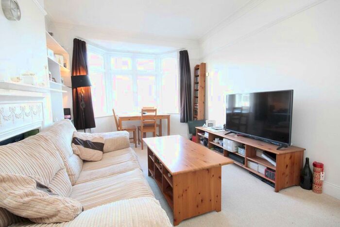 1 Bedroom Flat To Rent In Camborne Avenue, London, W13