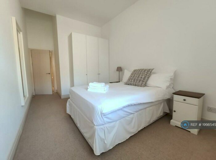 1 Bedroom Flat To Rent In Commercial Road, London, E14