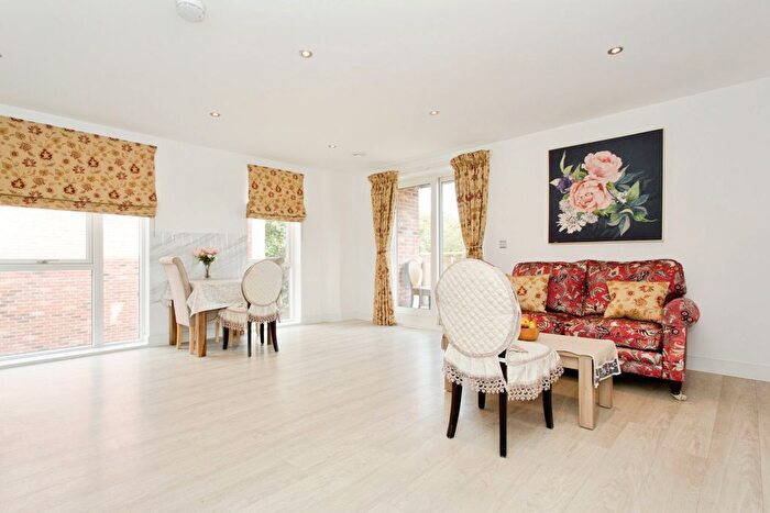 2 Bedroom Flat To Rent In Harrison Drive, Cambridge, CB2