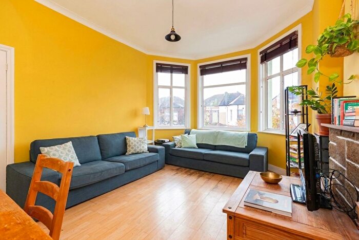 3 Bedroom Flat To Rent In Fordwych Road, London, NW2