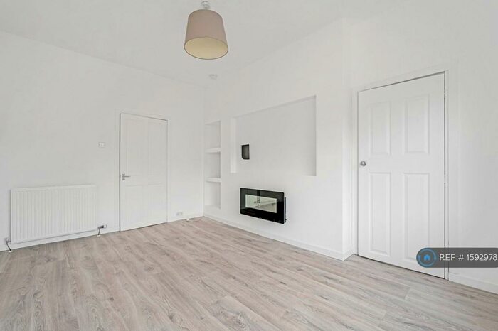 3 Bedroom Flat To Rent In Tannadice Avenue, Glasgow, G52