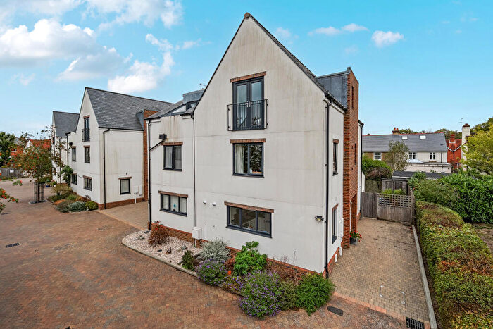 4 Bedroom Semi-Detached House For Sale In Ridgway Road, Farnham, GU9
