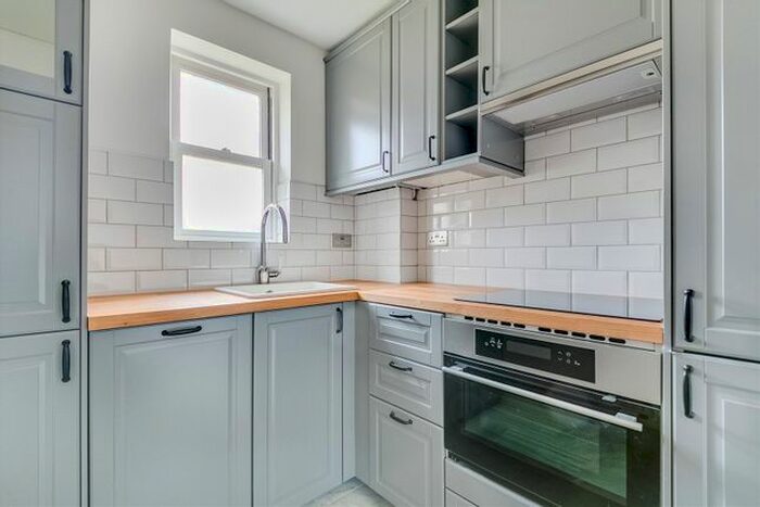 1 Bedroom Terraced House To Rent In Bolingbroke Walk, Battersea Park, SW11