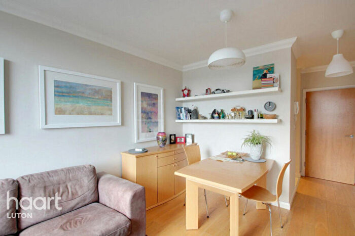 2 Bedroom Apartment For Sale In Midland Road, Luton, LU2