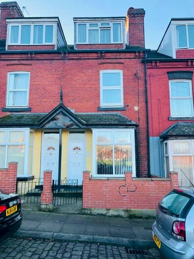 1 Bedroom Terraced House For Sale In Elford Place East, Leeds, LS8