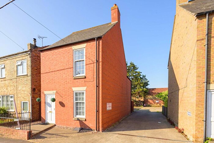 3 Bedroom Detached House For Sale In Hamilton Road, Alford, LN13