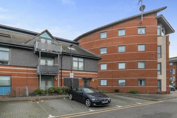 1 Bedroom Flat To Rent In Feltham, Hounslow, TW14