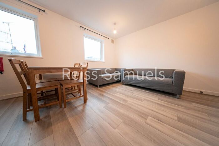 4 Bedroom Flat To Rent In High Street, Whitton, TW2