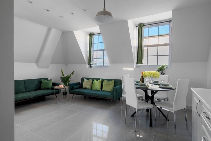 2 Bedroom Flat To Rent In Broadway, Didcot, OX11