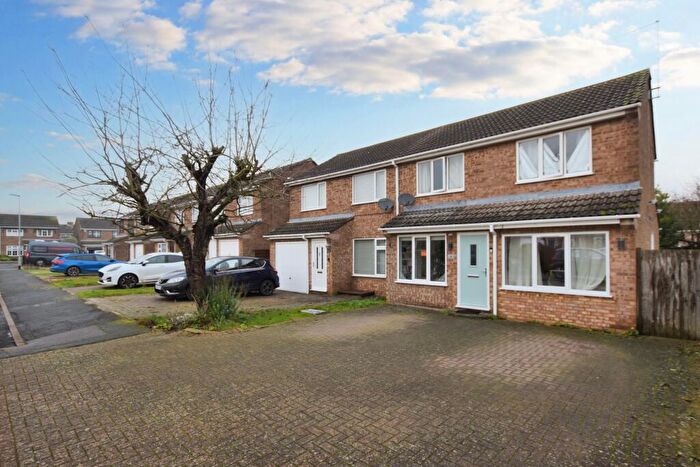 3 Bedroom Semi-Detached House For Sale In Braemar Close, Stamford, PE9