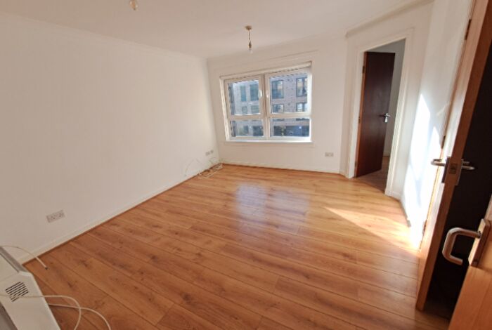 2 Bedroom Flat To Rent In /, Burgh Hall Street, G11