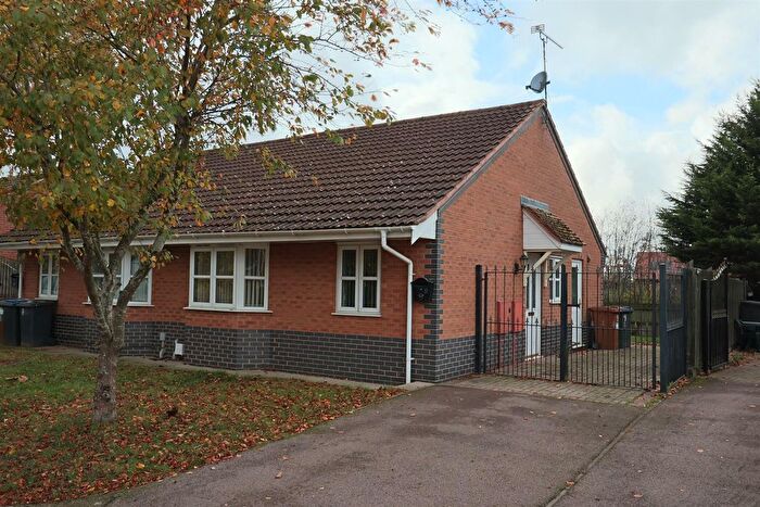 2 Bedroom Semi-Detached Bungalow To Rent In Marcian Close, Hinckley, LE10
