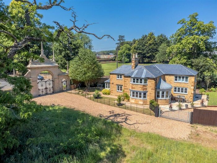 4 Bedroom Detached House For Sale In Sywell Road, Overstone