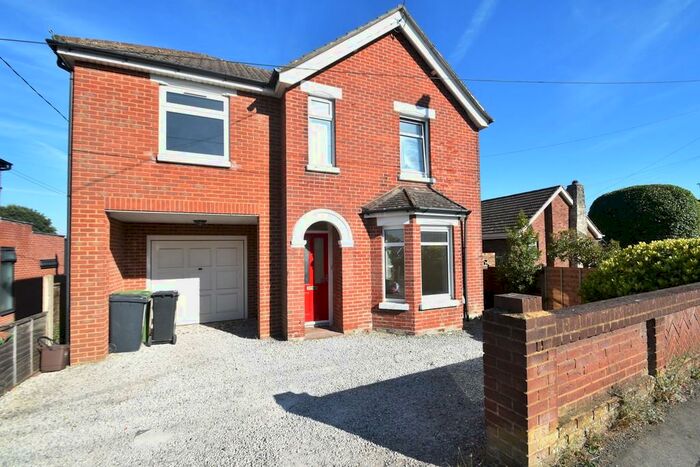 4 Bedroom Detached House To Rent In Bursledon Road, Hedge End, SO30