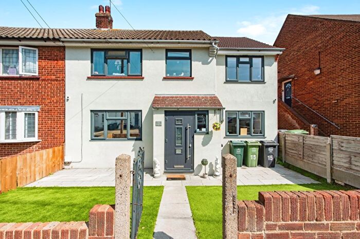 4 Bedroom Semi-detached House For Sale In Betsham Road, Swanscombe, Kent, DA10