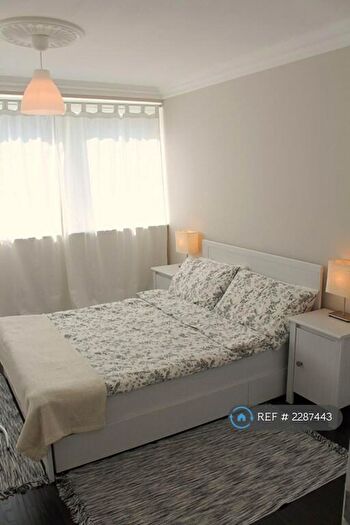 1 Bedroom Flat To Rent In St Helena Road, London, SE16