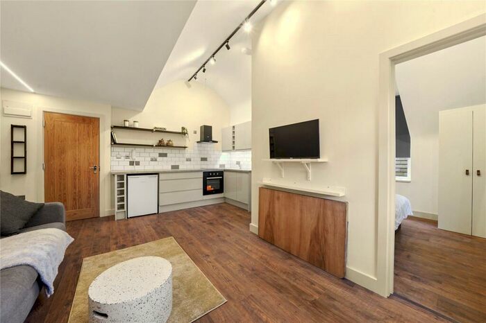 1 Bedroom Apartment To Rent In Sarnesfield Road, Enfield, Middlesex, EN2