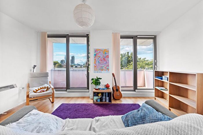 1 Bedroom Flat To Rent In Kelday Heights, Spencer Way, E1