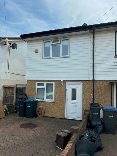 2 Bedroom End Of Terrace House To Rent In Bideford Road, Enfield, EN3