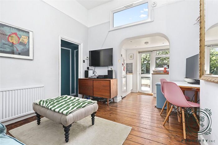 1 Bedroom Flat To Rent In Clinton Road, London, N15