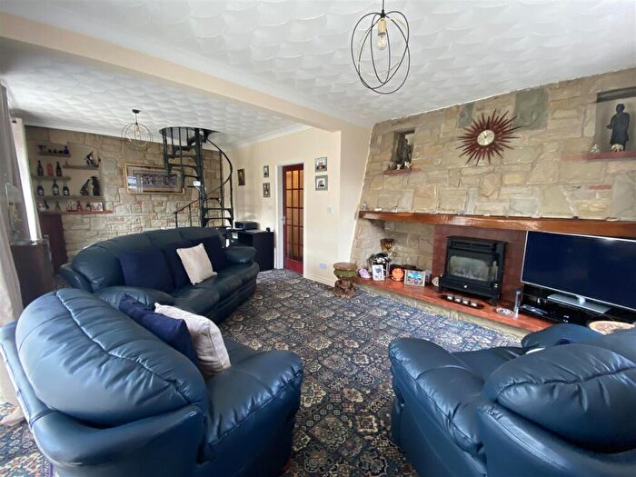 2 Bedroom Detached Bungalow For Sale In Doncaster Road, Conisbrough, DN12