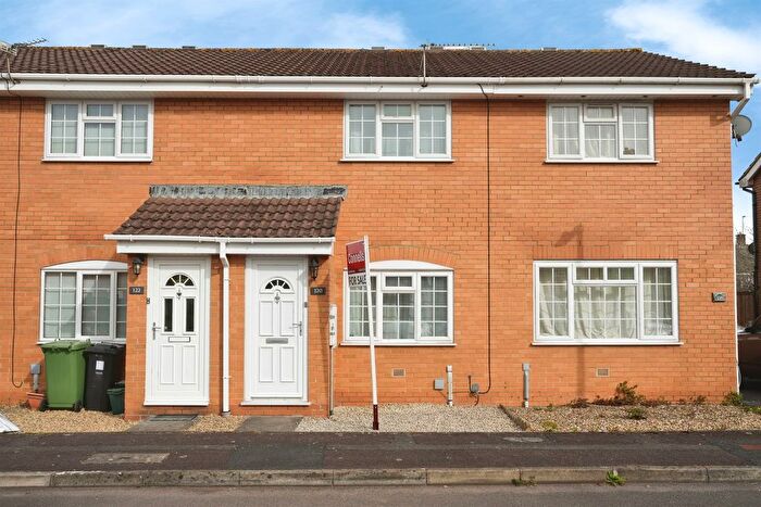 2 Bedroom End Terrace House For Sale In Longs Drive, Yate, Bristol, BS37