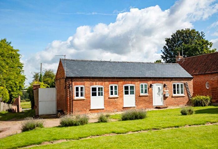 3 Bedroom Barn Conversion For Sale In Newark Road, Wellow, Newark, NG22