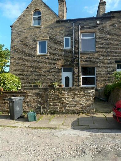 3 Bedroom Property To Rent In Third Avenue, Manor Heath, Halifax, HX3