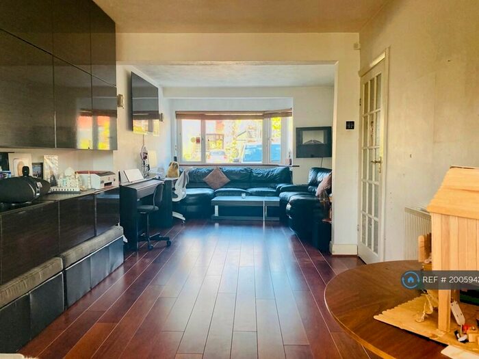 3 Bedroom Terraced House To Rent In Portman Drive, London, IG8