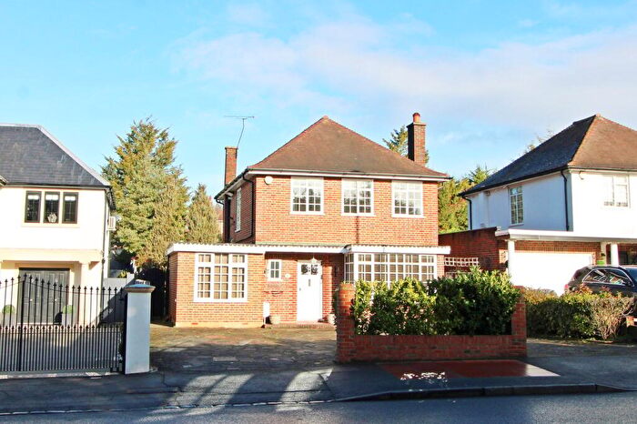 4 Bedroom Detached House For Sale In Hayes Lane, Beckenham, BR3