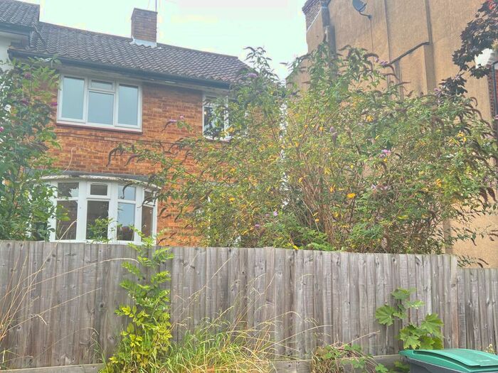 3 Bedroom Semi-Detached Bungalow To Rent In Quernmore Road, London, N4