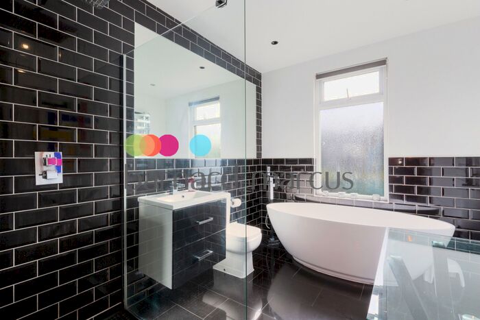 3 Bedroom Apartment To Rent In Lakehall Road, Thornton Heath, CR7