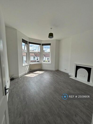 2 Bedroom Flat To Rent In George Lane, London, SE13