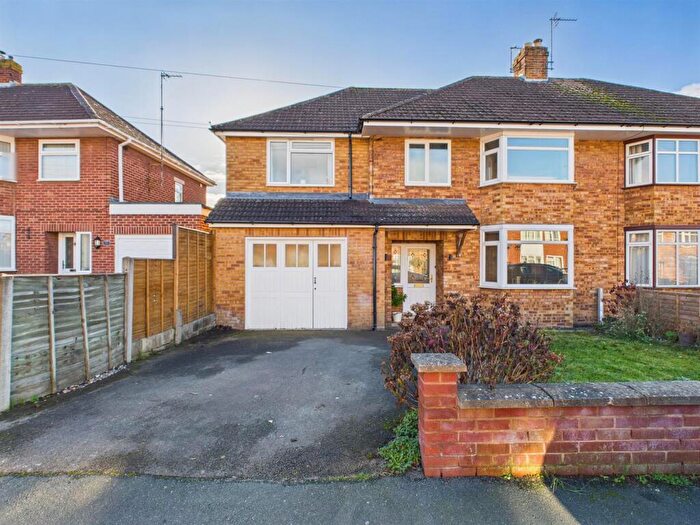 4 Bedroom Semi Detached House For Sale In Park Avenue, Longlevens, Gloucester, GL2