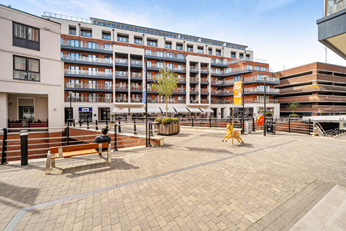 2 Bedroom Apartment To Rent In The Colonnade, Maidenhead, SL6