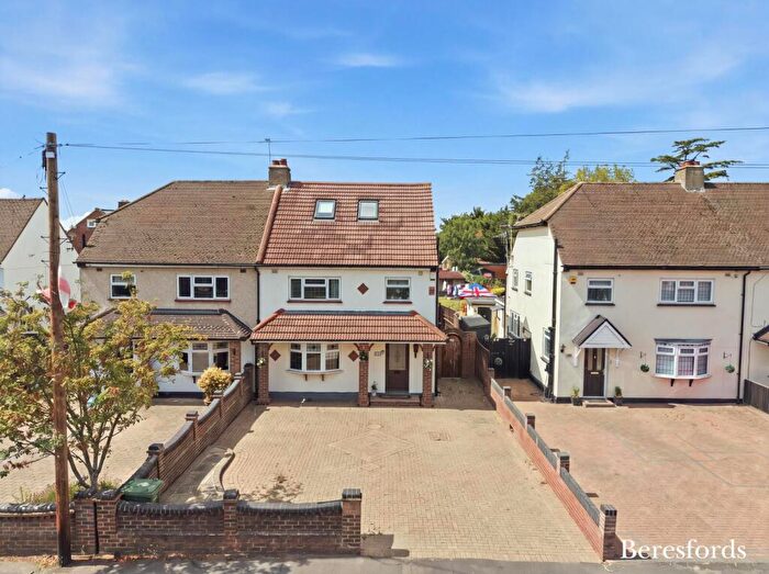 5 Bedroom Semi Detached House For Sale In Pettits Lane, Romford, RM1