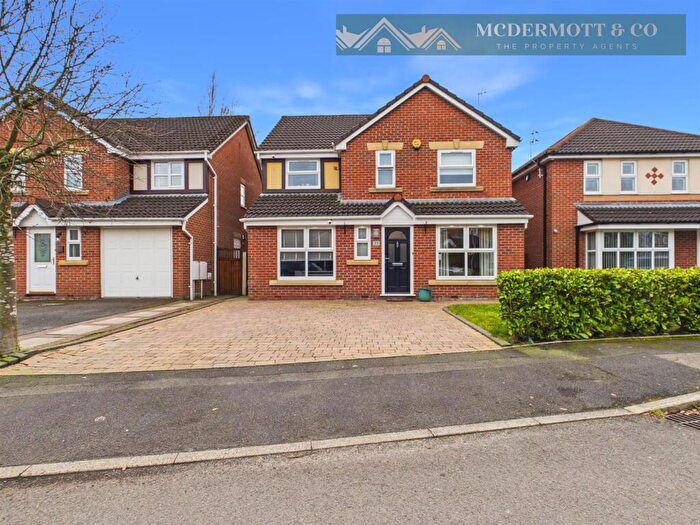 4 Bedroom Detached House For Sale In Yewdale Drive, Failsworth, Manchester, M35