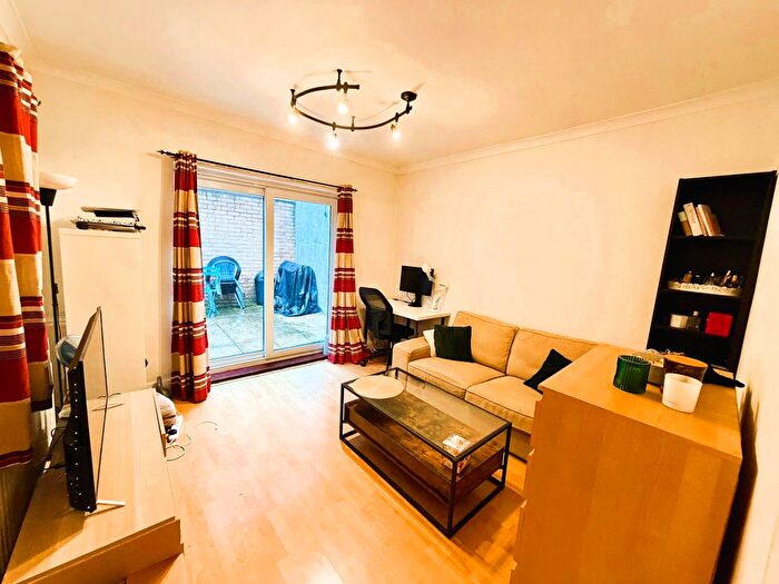 1 Bedroom Maisonette To Rent In Balham High Road, Tooting Bec, London, SW17