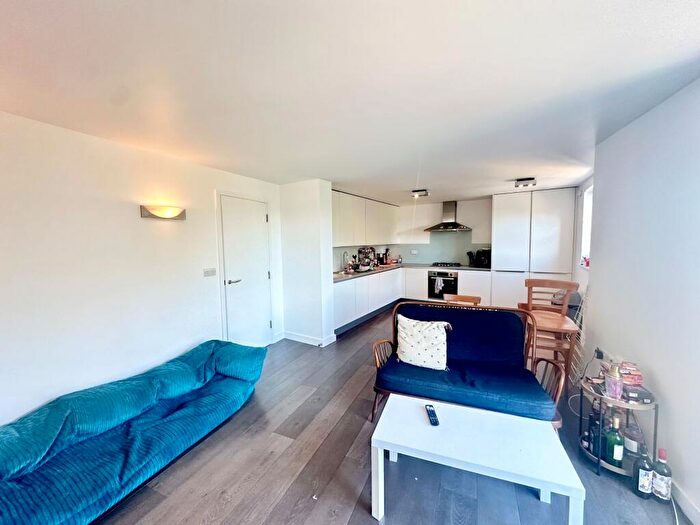 2 Bedroom Apartment To Rent In Amersham Road, New Cross, SE14