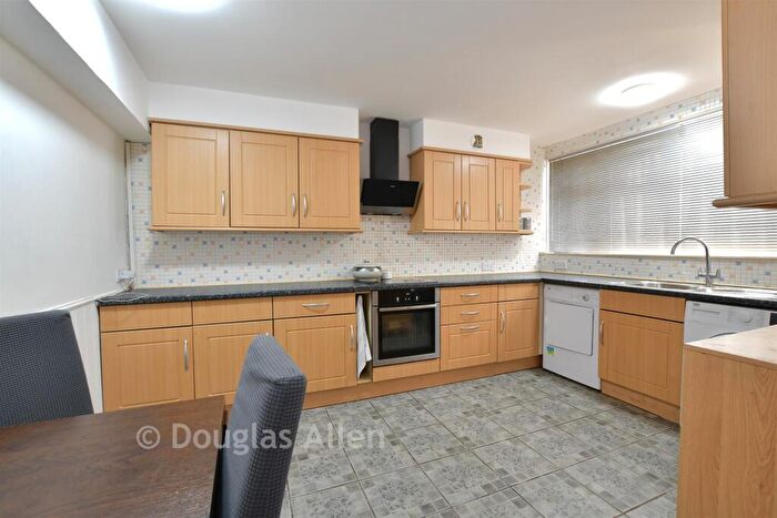 3 Bedroom End Of Terrace House For Sale In Bell Farm Avenue, Dagenham, Essex, RM10