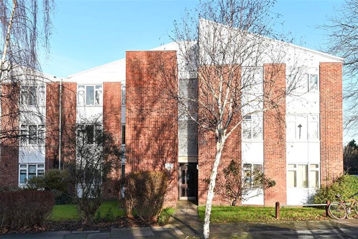 1 Bedroom Flat To Rent In Lambert Avenue, Richmond, TW9