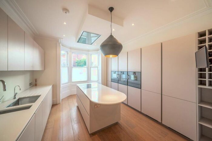 2 Bedroom Flat To Rent In Rudall Crescent, Hampstead, London, NW3