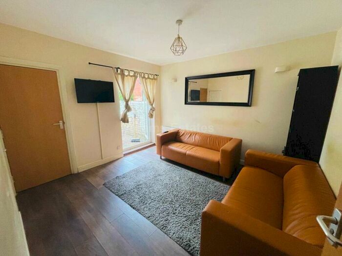 6 Bedroom Terraced House To Rent In Hatherley Road, Reading, RG1