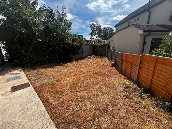 2 Bedroom Property To Rent In Abercorn Road, London, NW7