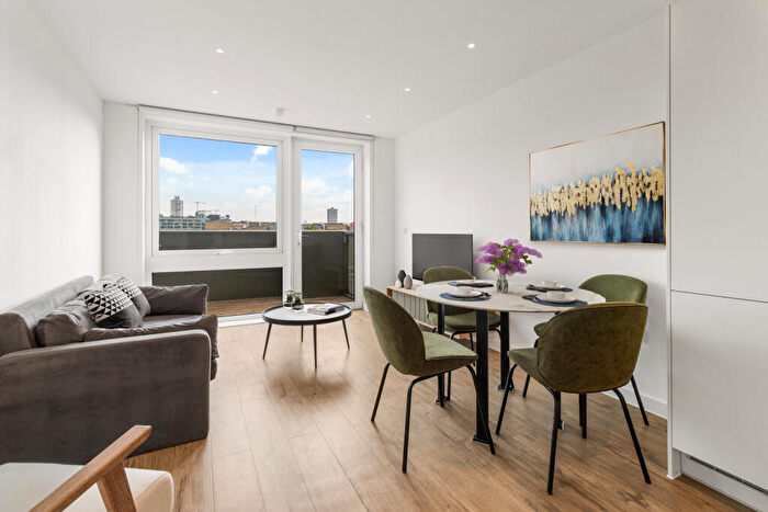 2 Bedroom Apartment To Rent In Killick Way, London, E1