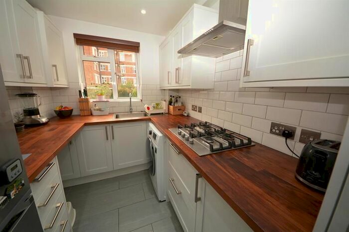 2 Bedroom Flat To Rent In Colney Hatch Lane, Muswell Hill, London, N10